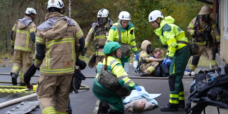 För fjärde året i rad genomfördes en övning för krisstödsgruppen i Lerum, med syftet att träna stödet vid olyckor och stärka samarbetet med blåljuspersonal.
BILD: Lerums kommun