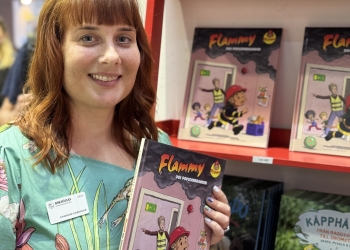 Charlotte Cederlund är brandingenjör och har skrivit den första boken om Flammy.