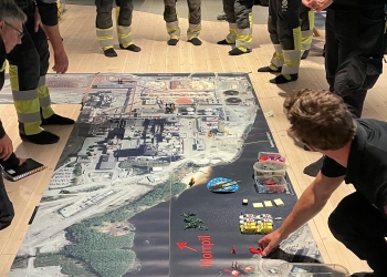 Inför övningen vis SCA i Timrå planerade man först med flygfoto och leksaksfigurer.