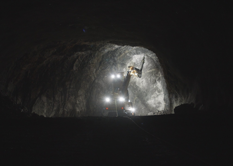 Region Stockholm häver kontrakt efter brister i brandsäkerhet, utrymningsvägar och arbetsmiljö i tunnelprojektet i Sickla.